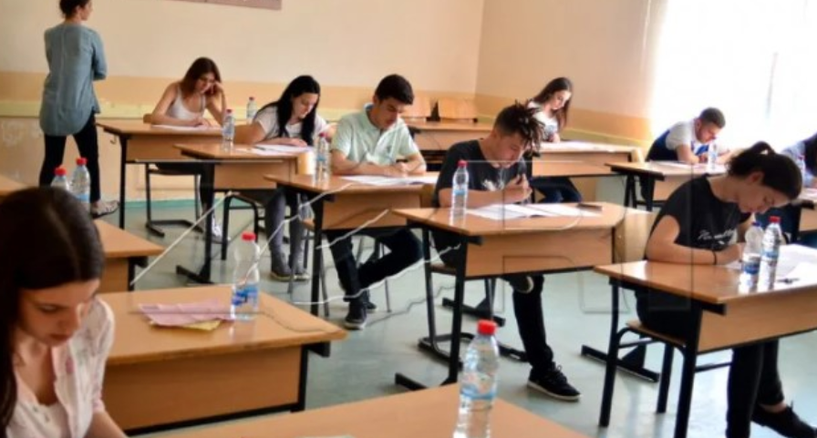 Dështojnë masat e ministrisë së Arsimit, publikohet sërish në rrjetet sociale teza e provimit
