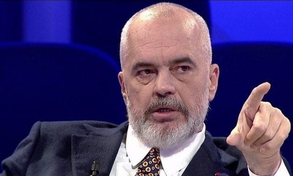 Në një javë, kur të githë ishin me pushime, qeveria u ngjeshi familjeve shqiptare 250 milion euro taksa shtesë: Sa do të paguajnë ata që kanë shtëpi