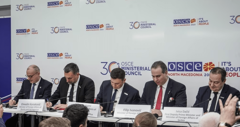 Ministrat e rajonit nënshkruajnë një deklaratë për luftimin e korrupsionit në Samitin e OSBE-së