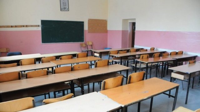 Ngacmoi seksualisht 4 nxënëse në gjimnazin e Lushnjës, arrestohet 37-vjeçari