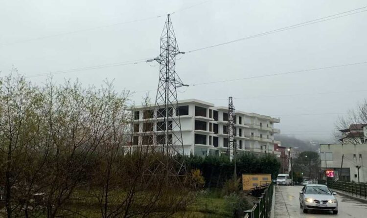 Probleme me energjinë elektrike, OSHEE lë në terr 400 familje në Gjirokastër