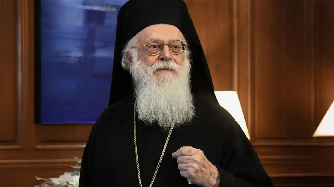 Kryepeshkopi Anastas në gjendje kritike, reagon Berisha: Të bashkojmë lutjen tonë me të gjithë besimtarët shqiptarë për shëndetin e shërbëtorit të pakursyer të Zotit