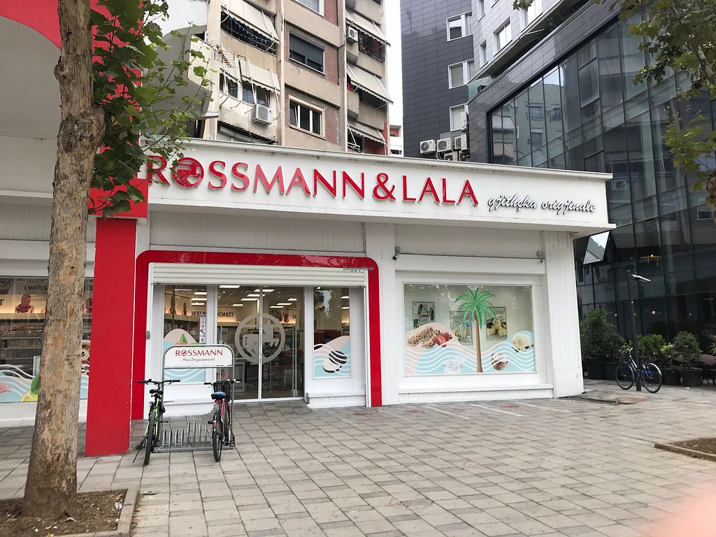 Përfundojnë në spital 6 punonjëse të “Rossmann & Lala”