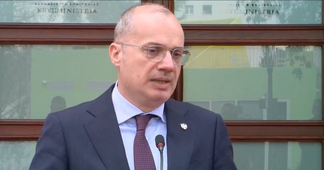 Aksidenti pranë Ministrisë së Jashtme, reagon Igli Hasani: Kolegu ynë është jashtë rrezikut për jetën