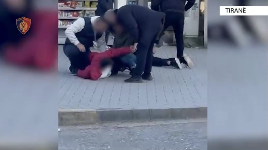 Goditet një rast i trafikimit të armëve! Arrestohet 21-vjeçari, i gjendet pistoletë dhe municion luftarak
