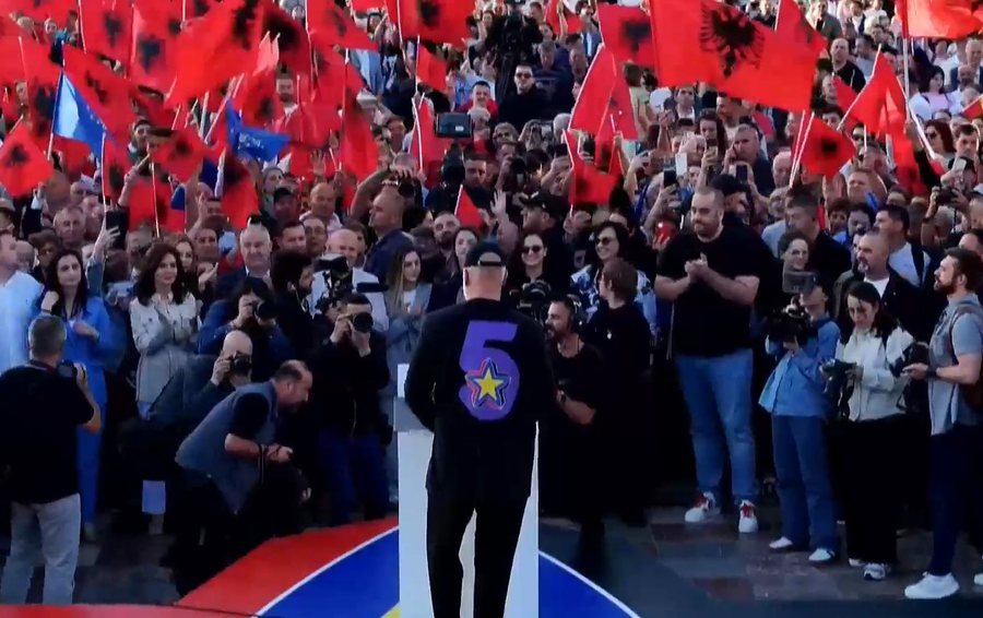 “Na besuan si asnjëherë më parë”, Edi Rama pa fjalë para shqiptarëve: Faleminderit juve këtu dhe atyre në diasporë, zgjodhët Shqipërinë e yjeve të Europës