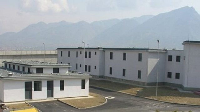 Shkarkimi i zyrtarëve të burgut të Drenovës se futën telefona për Laert Haxhiun, emërohen drejtuesit e rinj