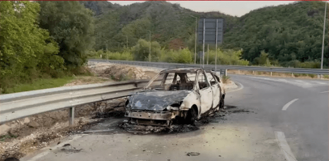 Gjendet një makinë e djegur pa targa në rrugën e Kuçit pranë urës së Laskut në Vlorë