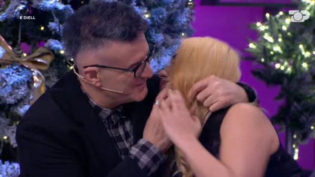 Puthja e papritur mes Marsielës me Bledi Manen, konkurrentja e ‘Për’puthen’: Dua t’i lë shenjë…