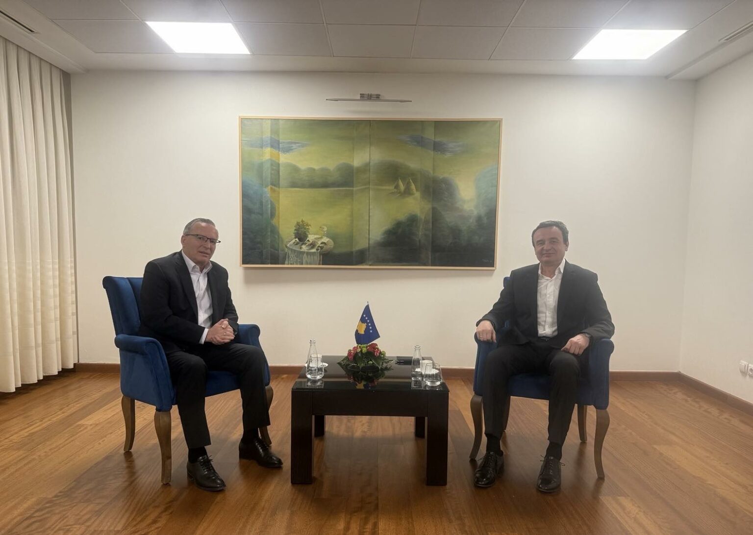 Kosovë, zgjedhja e presidentit, Kurti nis takimet me krerët e partive politike
