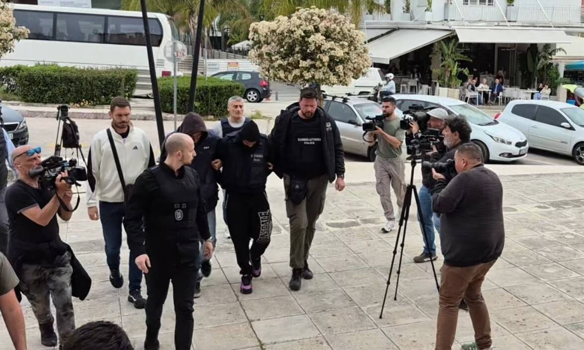 E droguan dhe e lanë të vdiste në park/ 3 autorët dalin sot para gjykatës. Rrëqeth babai i shqiptares: E vesha si nuse, sot kam dasmën dhe varrimin e saj!