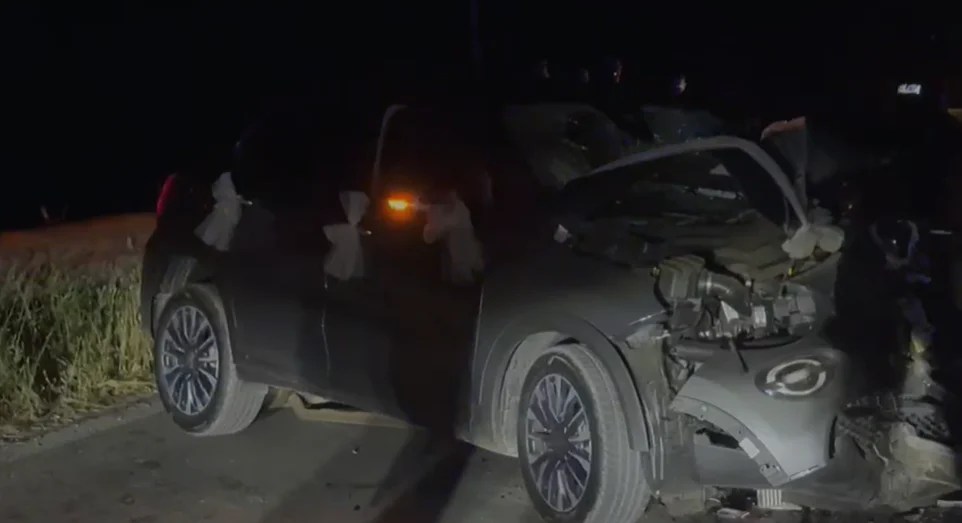 Aksident në aksin Fier-Levan/ Automjetet përplasen kokë më kokë, plagosen tre persona