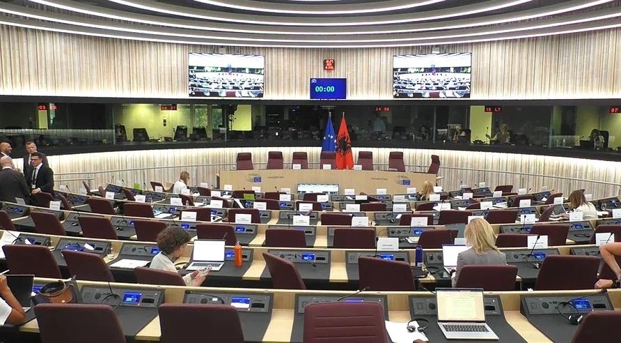Mbledhja e Stabilizim Asociimit Shqipëri-BE/ Zyrtari i KE: Shqipëria duhet të mbajë fjalën për rishikim e ligjit të investimeve strategjike