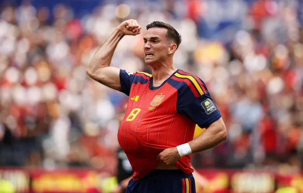 PSG gati të flijojë Fabian Ruiz për të siguruar talletin e Barcelonës, Gavi