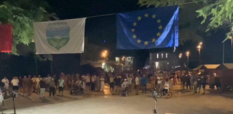 Në ditën e 17-të të protestës/ Divjaka ngrihet kundër shkrirjes me Lushnjën: Vendim politik, plotësojmë çdo kusht ekonomik e historik
