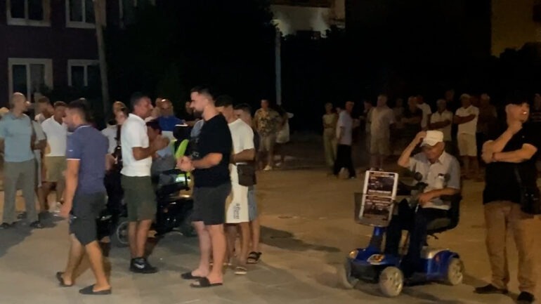 Divjaka në protestë prej 20 ditësh, banorët kundërshtojnë bashkimin me Lushnjën
