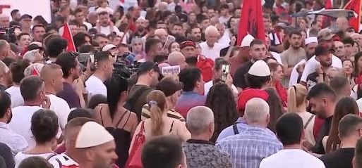 Protesta e 63-të kundër qeverisë, diaspora i bashkohet tubimit në sheshin “Skënderbej”