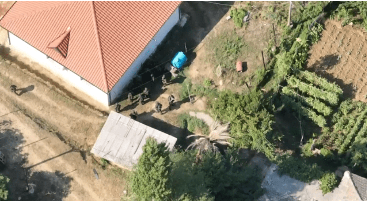 Lëvizte me kallashnikov, dalin pamjet nga arrestimi i Ylli Zallës (VIDEO)