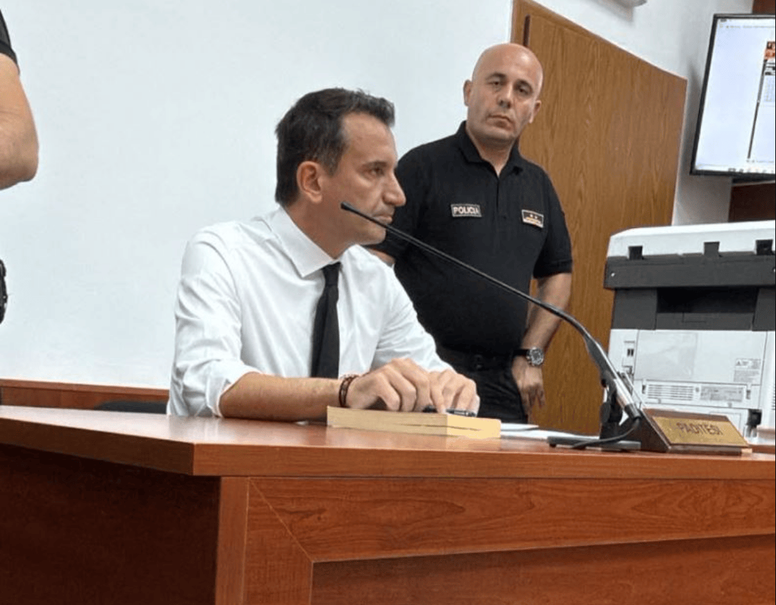 Avokatët e huaj të Veliajt përgatisin ankimin në Strasburg kundër masë “arrest me burg”, kërkojnë takim me kryebashkiakun në paraburgim
