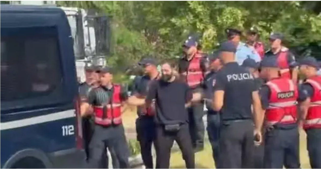 Ndihemi të vjedhur, do protestojmë/ Policia paralajmëron qytetarët: Lironi rrugën, do veprojmë (VIDEO)