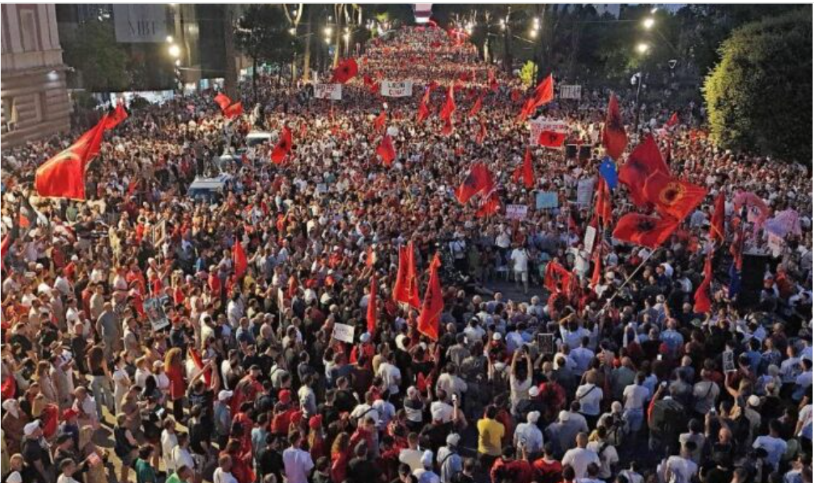 Revolta qytetare hyn në ditën e 97-të/ Aktivistët paralajmërojnë mobilizim masiv më 7 shtator: Nuk largohemi pa dorëheqjen e Ramës