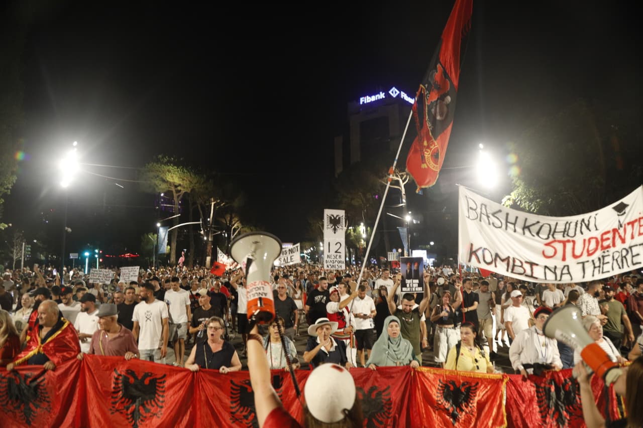 Dita e 108-të e revoltës qytetare, kërkohet dorëheqja e Ramës dhe qeverisë së tij! Në shesh për të mbështetur protestat edhe diaspora