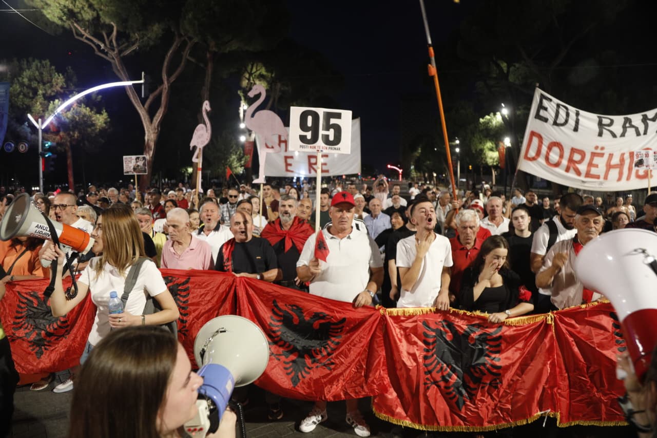 Protesta kundër qeverisë hyn në ditën e 96-të/ Paralajmërohet përshkallëzim i aksionit: Rama jep dorëheqjen