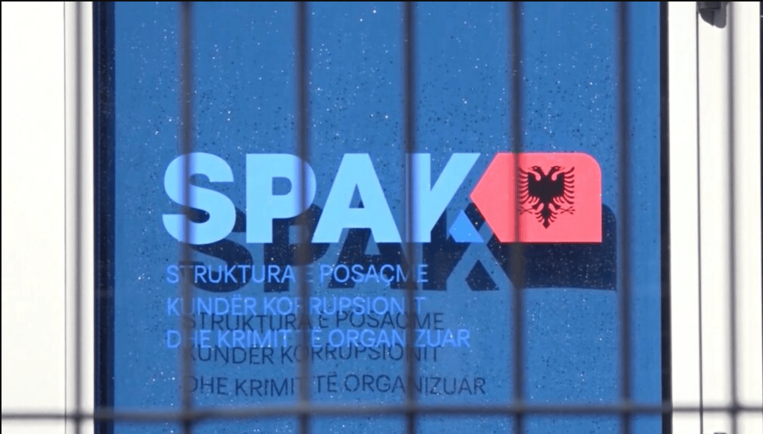 Operacioni për AKSHI, SPAK njoftim zyrtar: Arrest shtëpie dhe pezullim nga detyra për drejtoreshën e SHISH Vlora Hyseni, kontroll banesës së ish-kreut të Policisë së Shtetit Ilir Proda