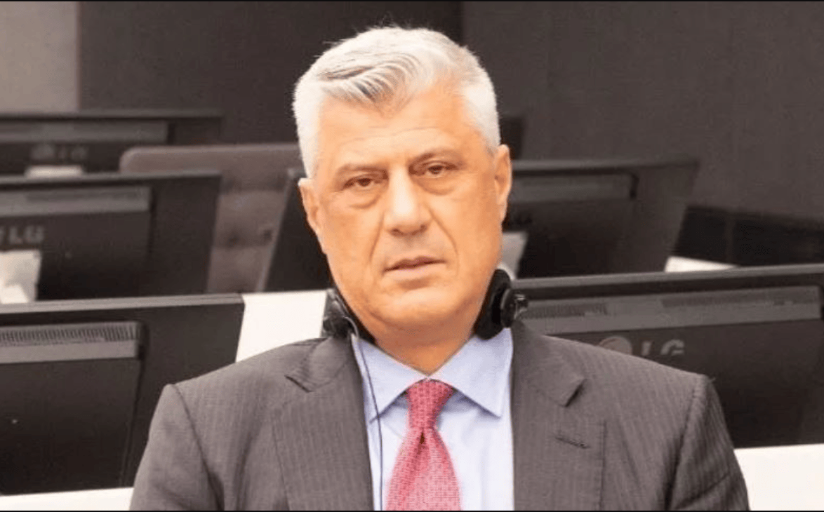 Thaçi mori pjesë personalisht në krime/ Kryegjykatësi lexon akuzat: Nuk mori masa për t’i parandaluar! Ishte anëtar kyç në zbatimin e qëllimit të përbashkët