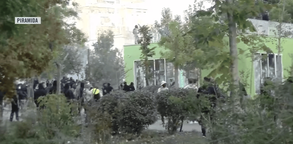 Student protest escalates in Tirana, tear gas on boulevard and water used against protesters