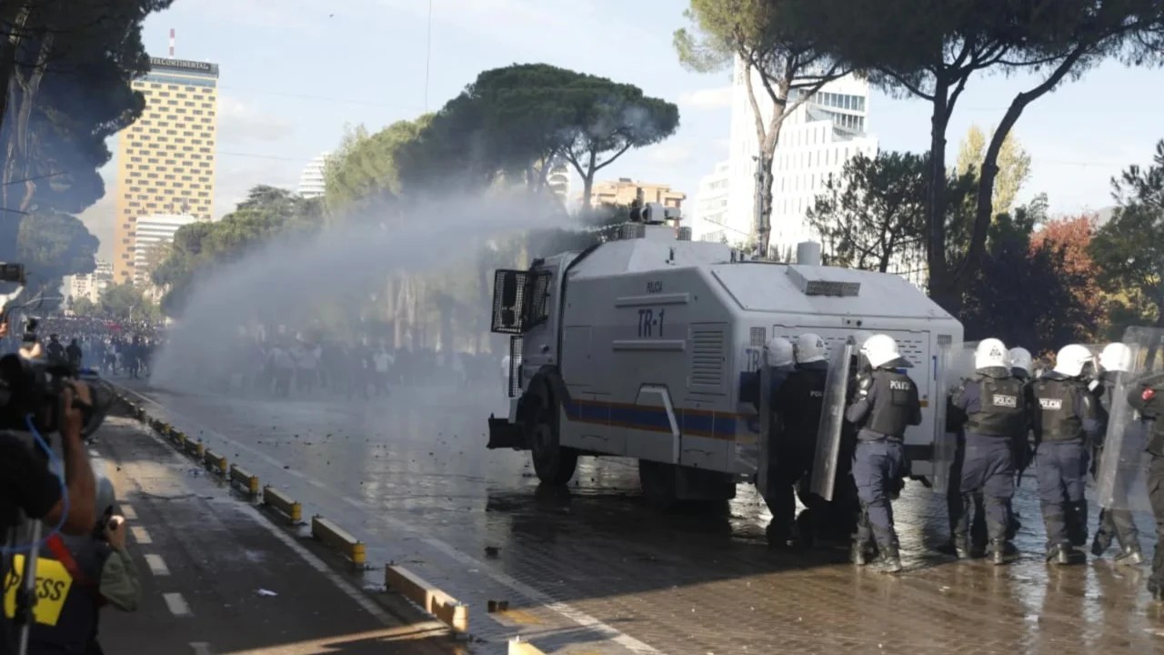 Protestat e studentëve/ Policia udhëzon komisariatet: Telefonat të mos kontrollohen pa urdhër gjykate