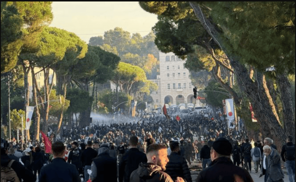 Protesta e studentëve, ministria e Shëndetësisë: 89 të lënduar, tre persona pritet t’i nënshtrohen ndërhyrjeve kirurgjikale