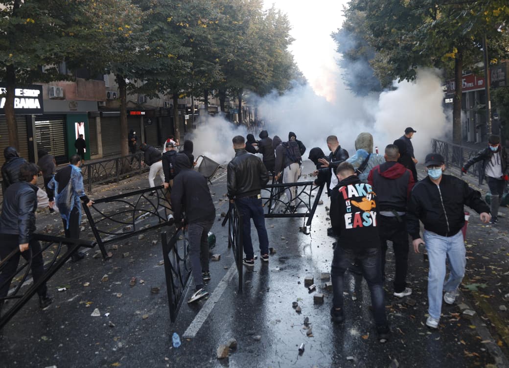 Reuters: Studentët shqiptarë protestojnë për arsimin, vendet e punës dhe përplasen me policinë