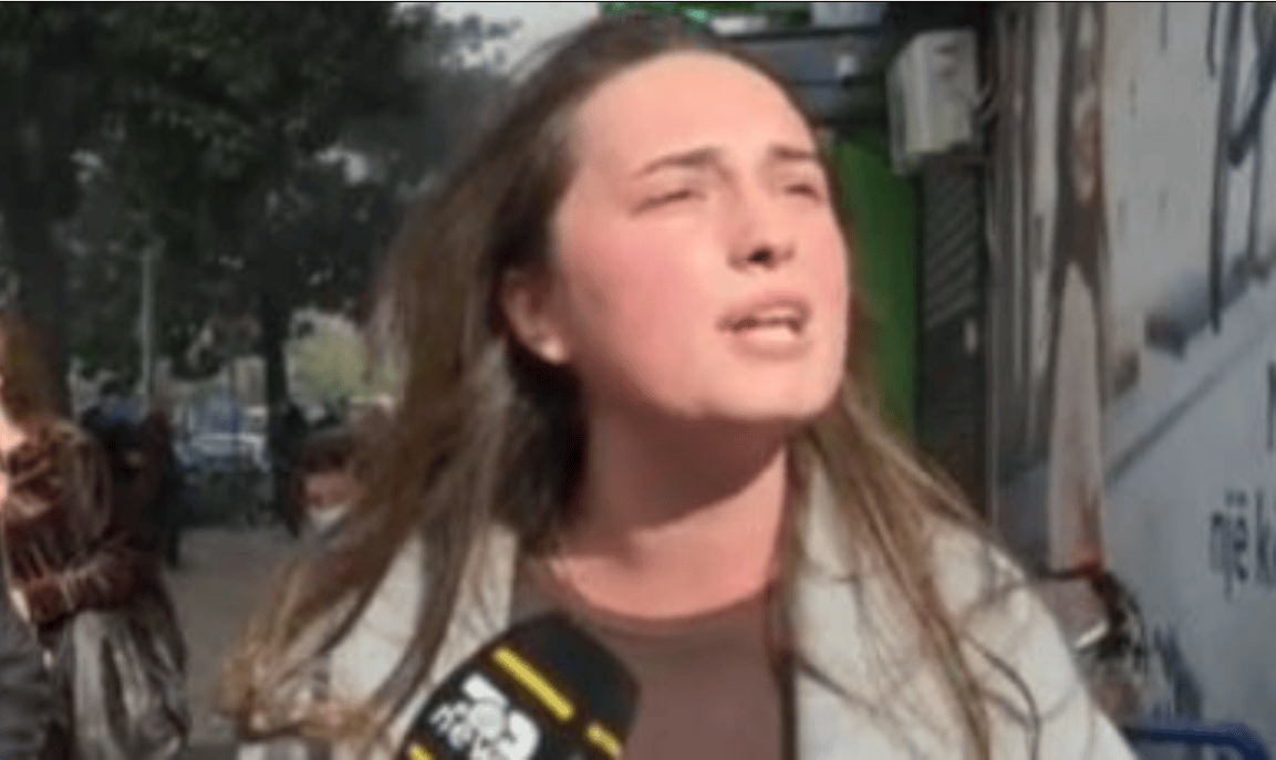 Studentja: Protestuam paqësisht 3 muaj, s’na dëgjoi njeri, s’mund të pasurohen me taksat tona e të blejnë vila si Balluku! Të rinjtë tërhiqen zvarrë, Vlora Hysenin e zbresin si zonjë nga makina