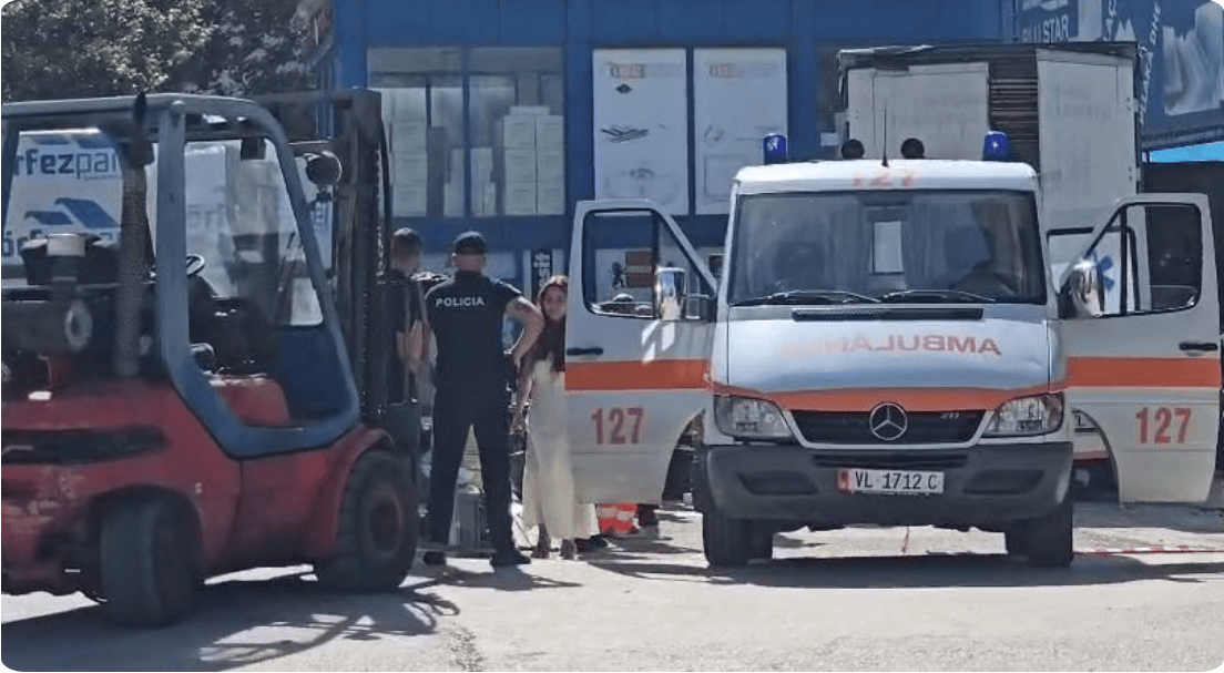 Aksident i rëndë në një kompani në Vlorë, e zënë poshtë materialet e rënda, humb jetën pronari (EMRI)