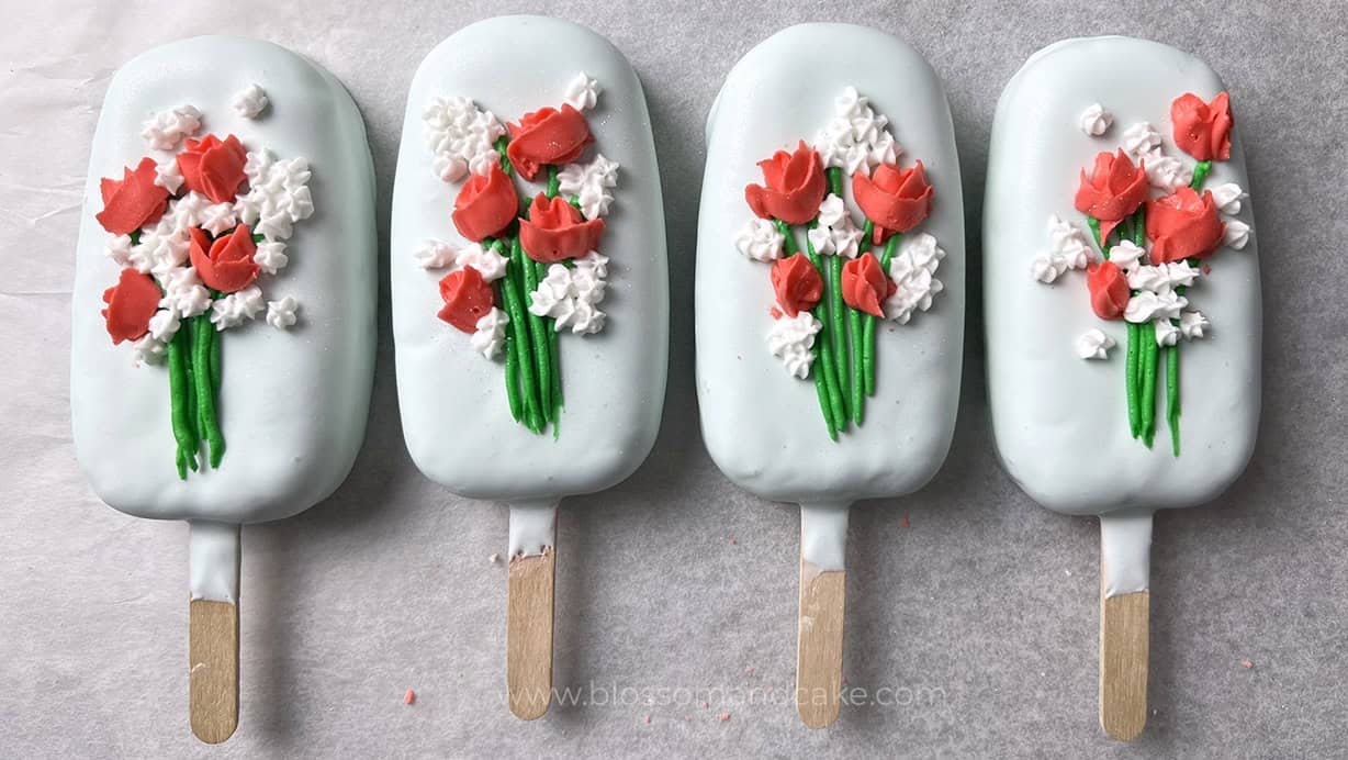 How to Pipe Mini Floral Bouquets on Cakesicles Using Royal Icing