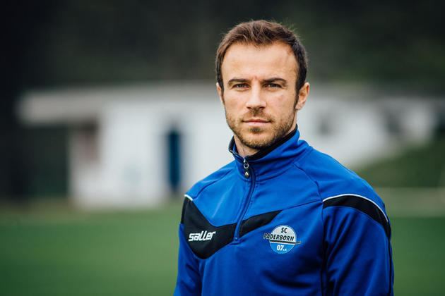 Official Norwich Sign Hoffenheim Midfielder Lukas Rupp A Lukas Rupp born 8 January 1991 is a German professional footballer 1 who plays for TSG Hoffenheim as a midfielder.