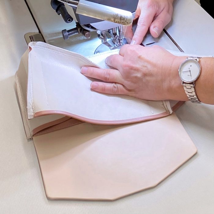 Alénore haute maroquinerie végétale est une marque de sacs et accessoires vegan, sans cuir, apple skin, fabriqués en France, éthique et éco-responsable