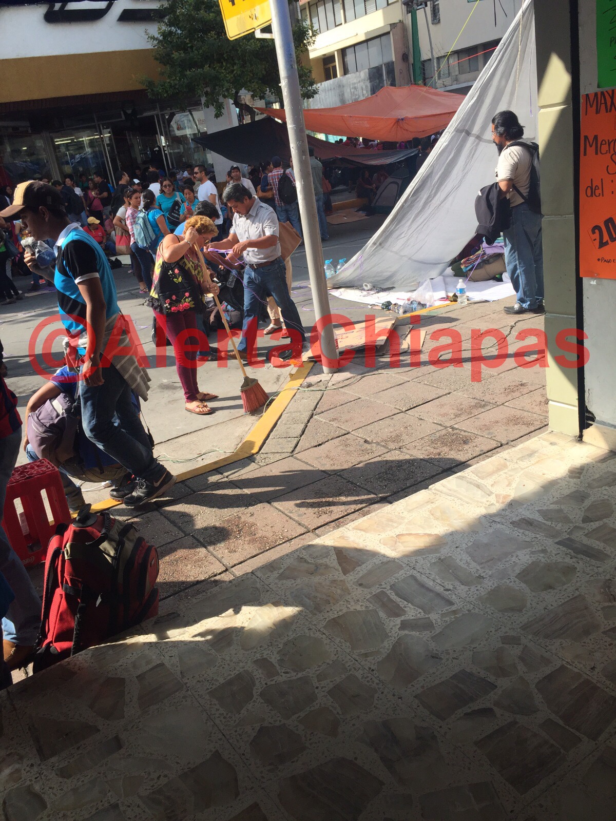 image2 Levantan plantón maestros de la secc. 7 y 40 del SNTE y la CNTE en #Tuxtla