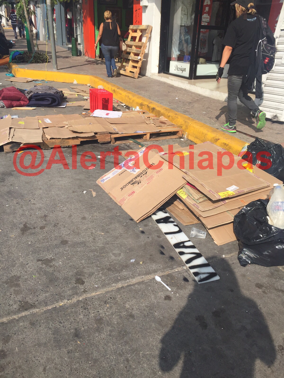 image5 Levantan plantón maestros de la secc. 7 y 40 del SNTE y la CNTE en #Tuxtla