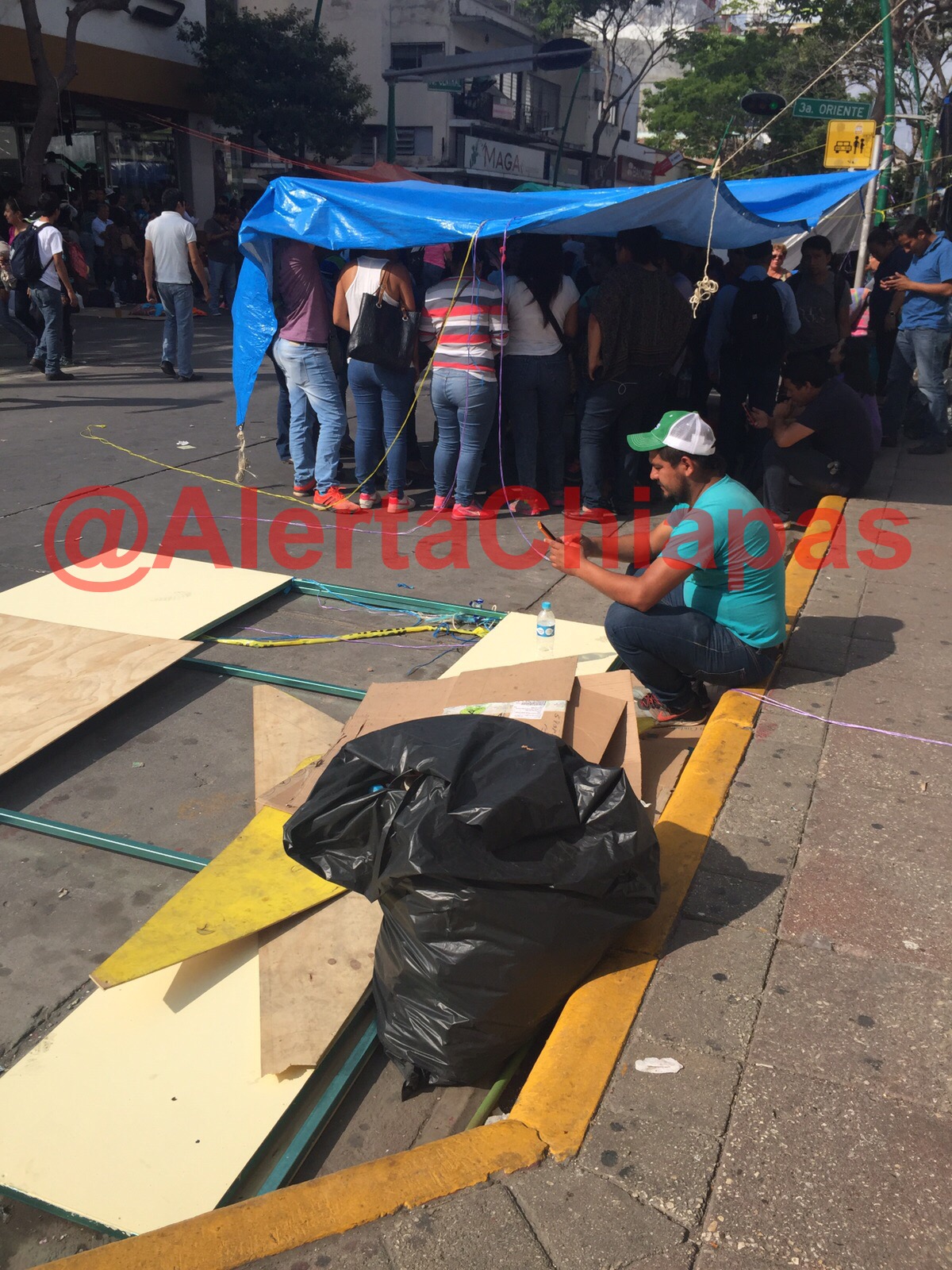 image6 Levantan plantón maestros de la secc. 7 y 40 del SNTE y la CNTE en #Tuxtla