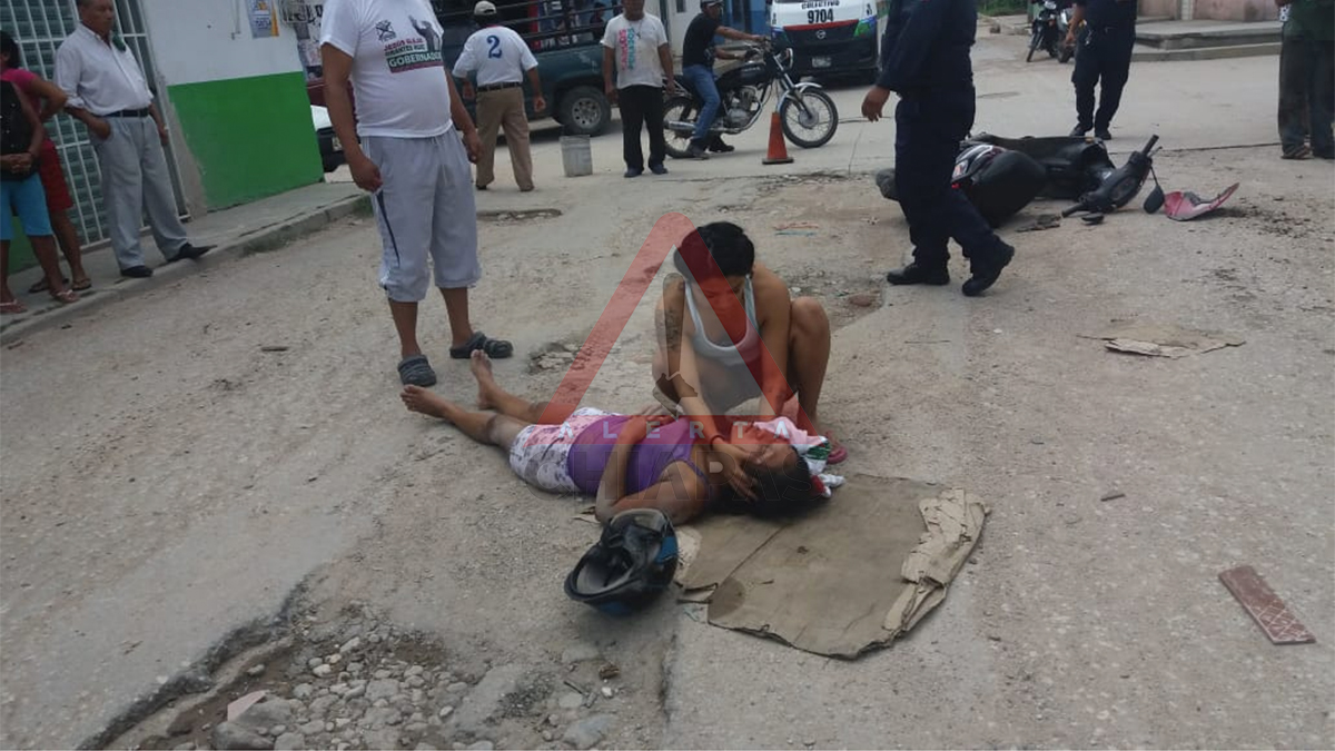 Mujer resulta lesionada al caer de su motoneta en Patria Nueva, en Tuxtla