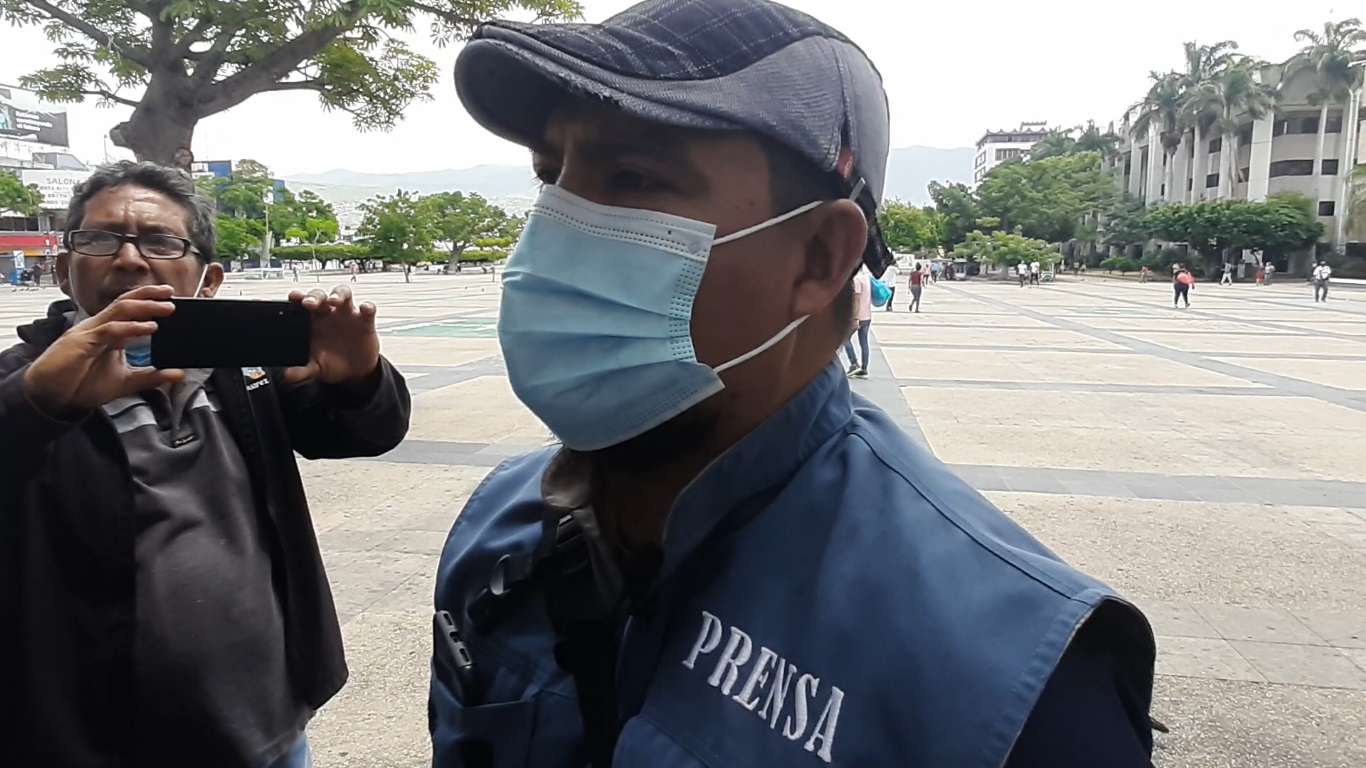 Yo reviso a quién se me pega la gana: Policía