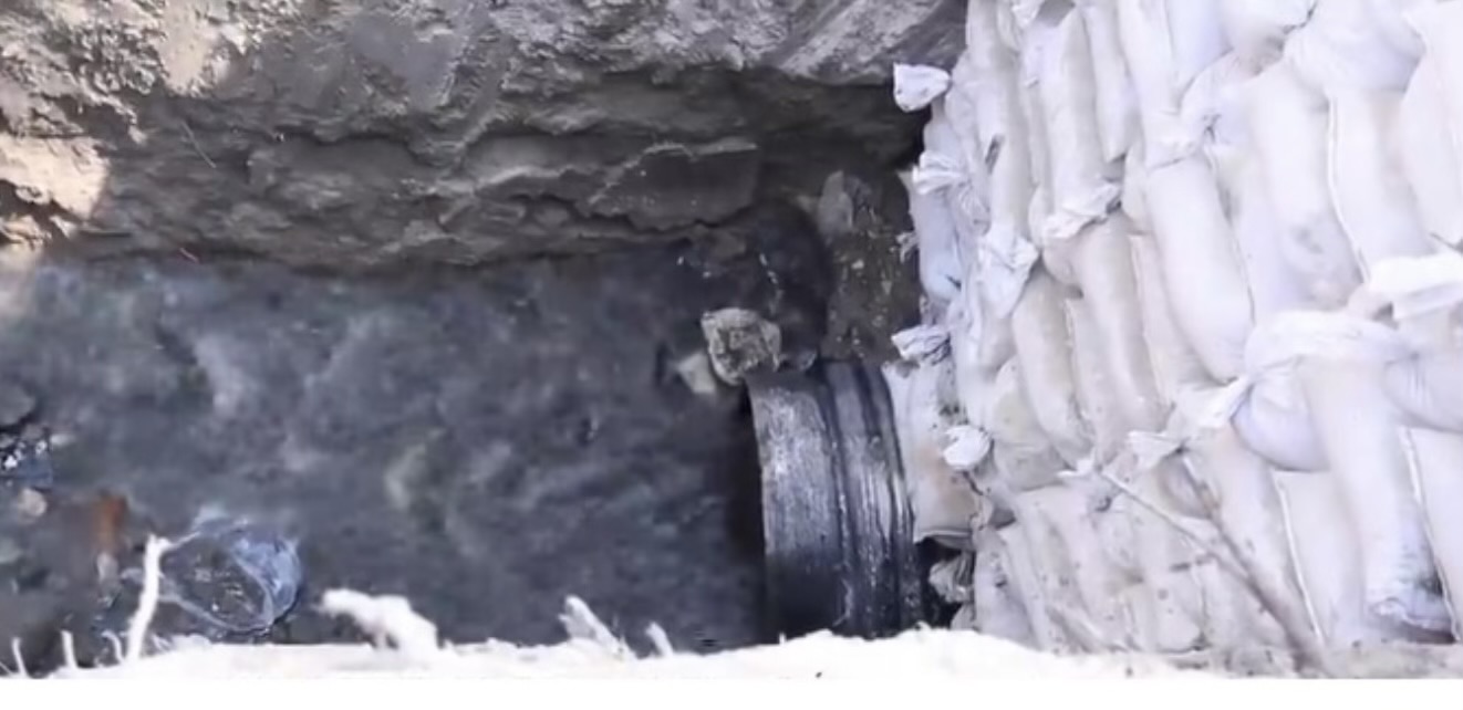 Tripas y ropa vieja colapsan drenaje en Tuxtla Gutiérrez