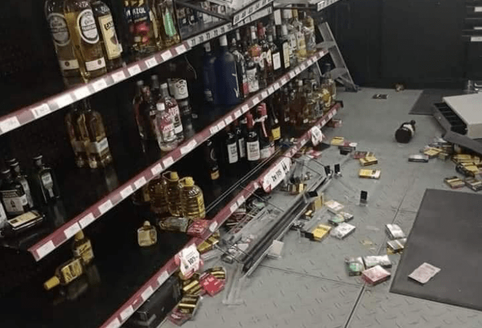 ‘Normalistas’ vuelven a la carga: roban trago y cigarros