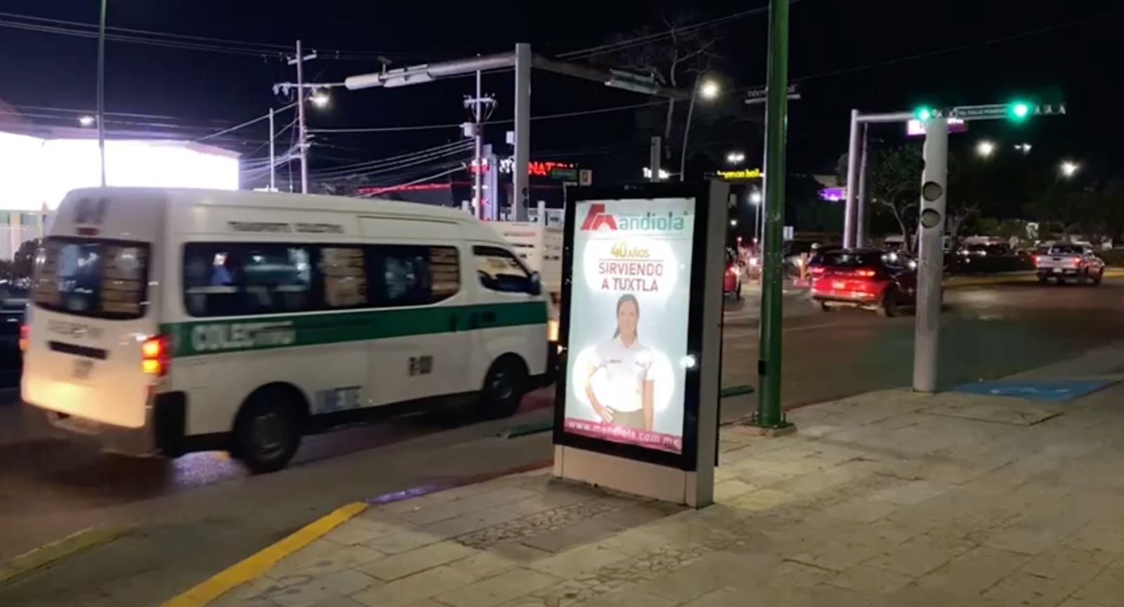 Contra la ley, propaganda en bardas y paradas