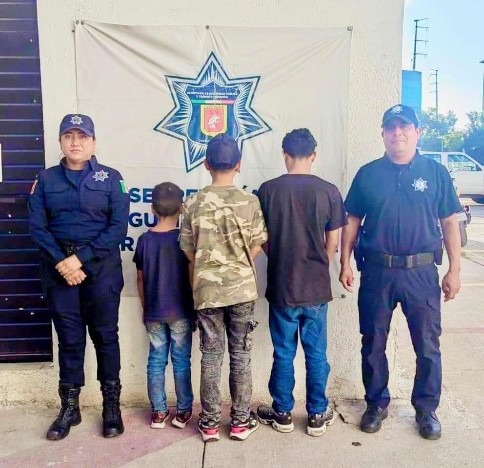 Abandonan a tres niños migrantes en parque de Tuxtla Gutiérrez