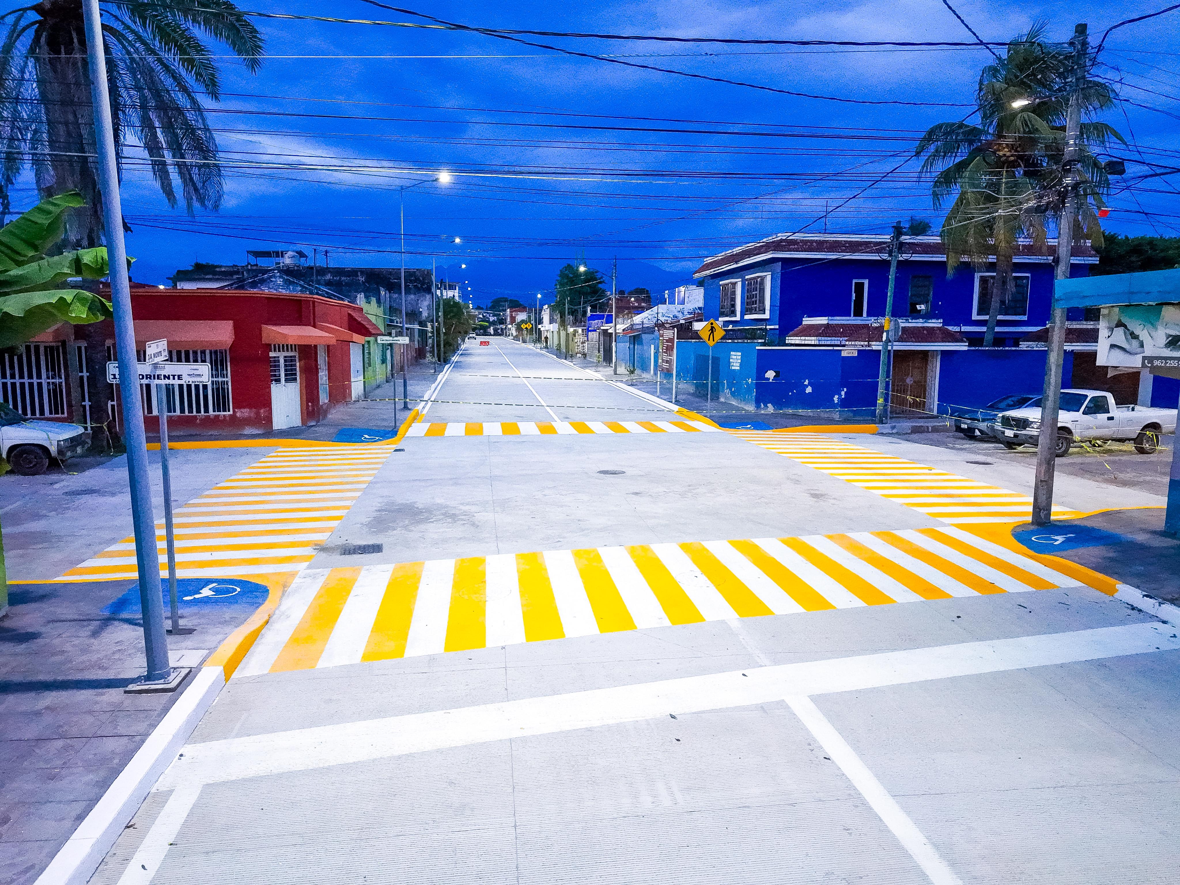 La 11a calle Oriente de Tapachula se moderniza con pavimentación y nueva iluminación