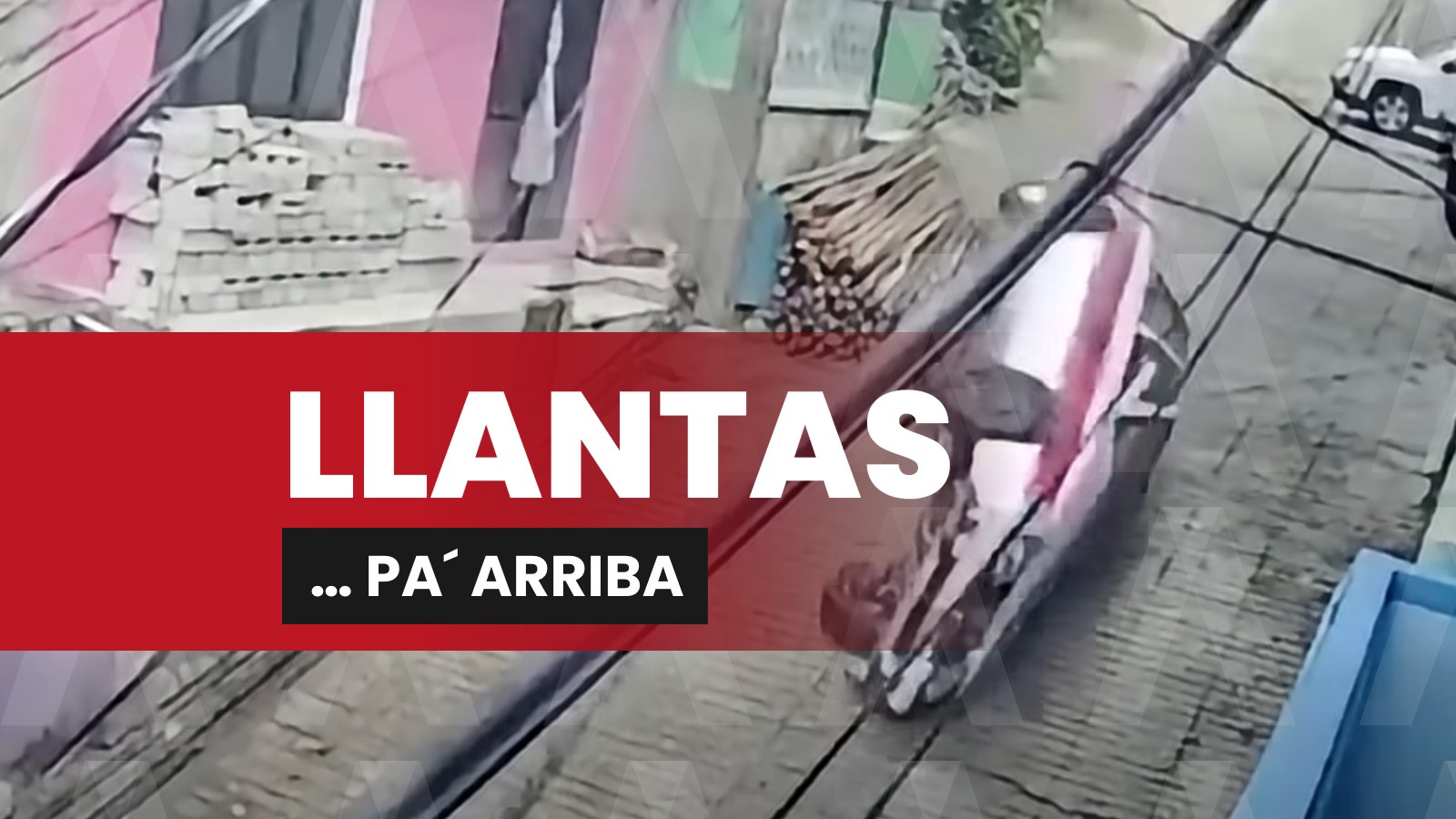Taxista terminó volcado en Tila
