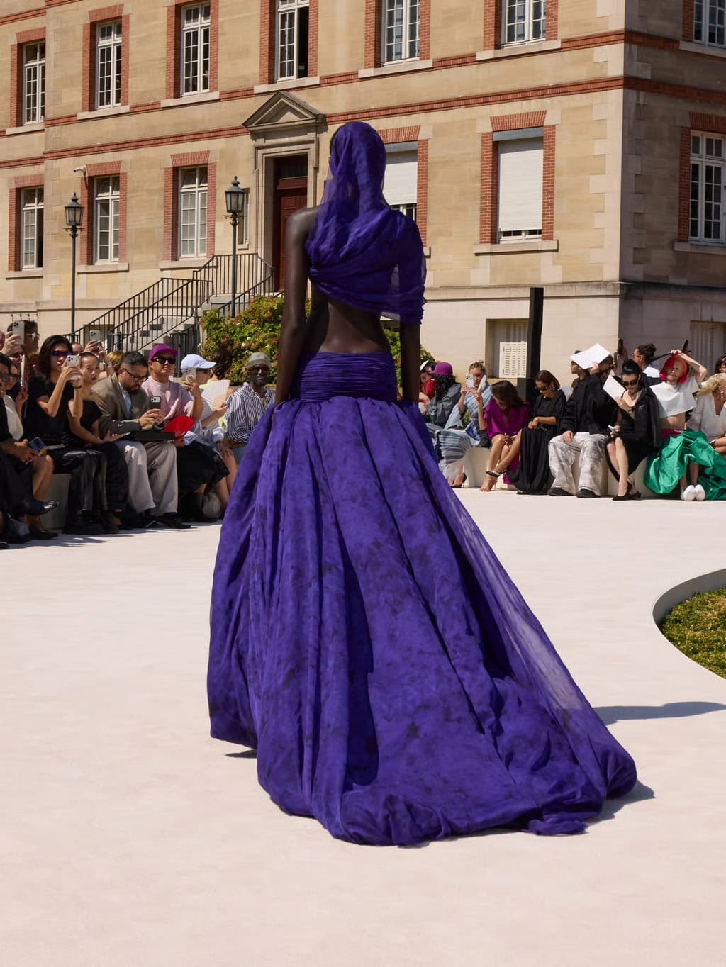 BALENCIAGA HAUTE COUTURE PARIS00004